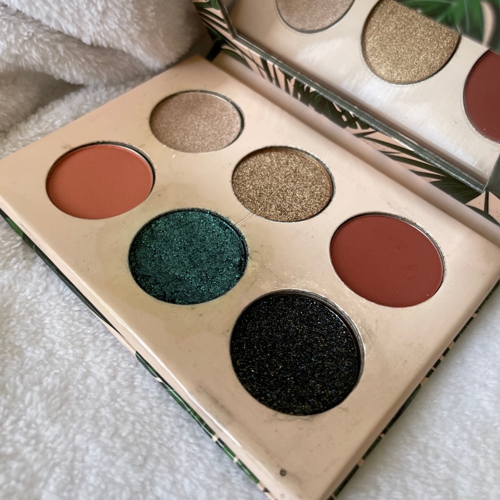 Dose of Colors x iluvsarahii Eyeshadow Palette
